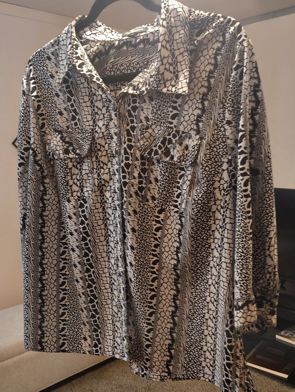 Notations Black and White Patterned Women's Top